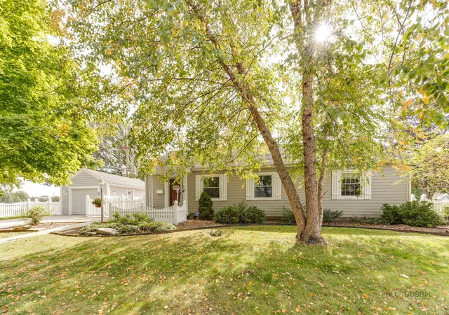 Photo 3 of Single family home for sale at 1518 Marquette Rd, Joliet, IL 60436 | MLS# 12786268 | Listing updated on 2026-10-21
