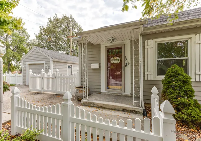 Photo 4 of Single family home for sale at 1518 Marquette Rd, Joliet, IL 60436 | MLS# 12786268 | Listing updated on 2026-10-21