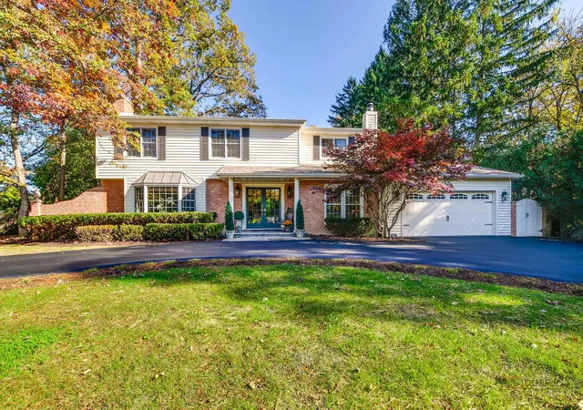 Single family home for sale at 1211 Oak Knoll Dr, Lake Forest, IL 60045 | MLS# 12786278