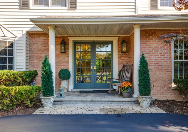 Photo 1 of Single family home for sale at 1211 Oak Knoll Dr, Lake Forest, IL 60045 | MLS# 12786278 | Listing updated on 2026-10-27