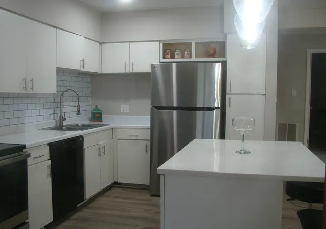 Listing Photo 4 - Condo for sale in building located at 3334 Berwyn Ave, North Chicago, IL 60064 - Unit #120
