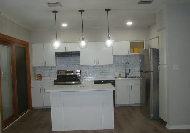Listing Photo 5 - Condo for sale in building located at 3334 Berwyn Ave, North Chicago, IL 60064 - Unit #120