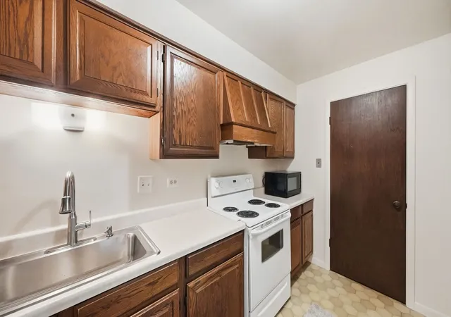 Photo 4 of Condo for sale at 705 W Central Rd #B1, Mount Prospect, IL 60056 | MLS# 12786295 | Listing updated on 2026-10-21