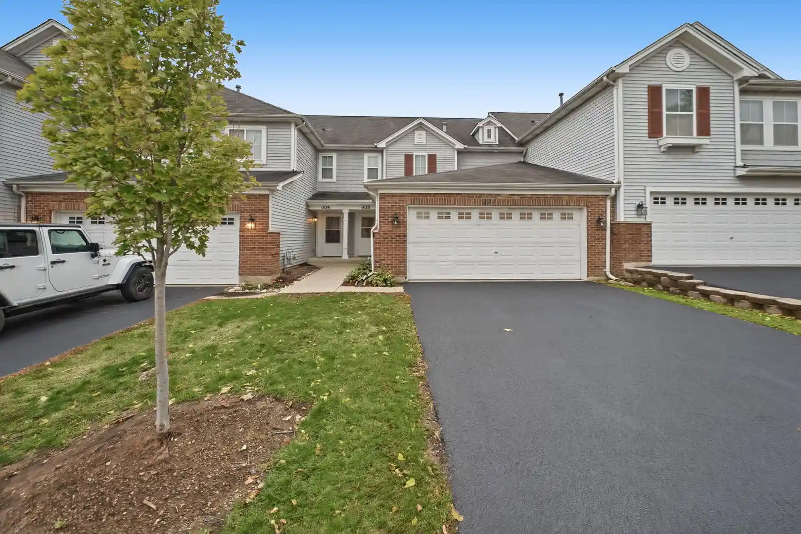 Listing Photo 1 - Condo for sale in 602 Grand Cyn Cir located at 602 Grand Cyn Cir, Crystal Lake, IL 60014 - Unit 602 Grand Cyn Cir