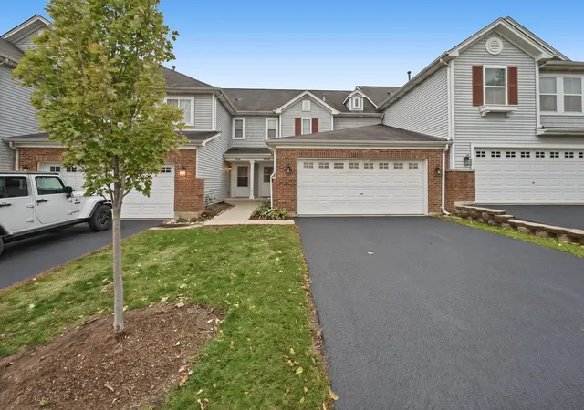 Condo for sale at 602 Grand Cyn Cir #0, Crystal Lake, IL 60014 | MLS# 12786310