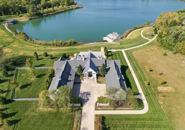 Photo 2 of Single family home for sale at 1005 S Division St, Mahomet, IL 61853 | MLS# 12786312 | Listing updated on 2026-10-22
