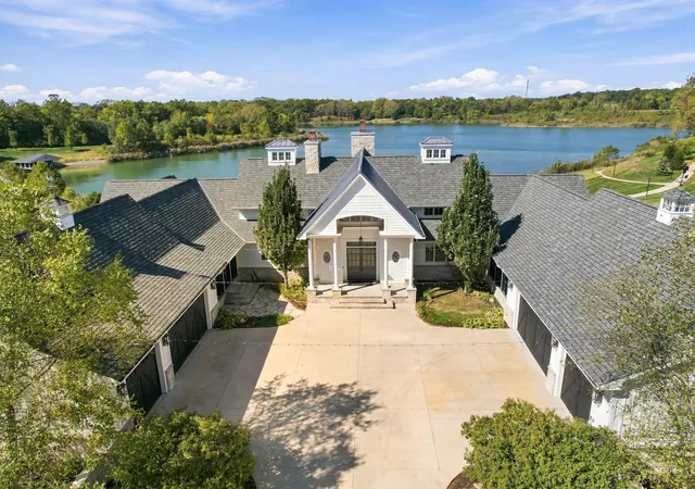 Photo 4 of Single family home for sale at 1005 S Division St, Mahomet, IL 61853 | MLS# 12786312 | Listing updated on 2026-10-22