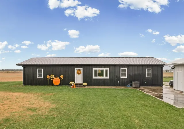 Photo 3 of Single family home for sale at 1523 County Rd 3300 N, Rantoul, IL 61866 | MLS# 12786313 | Listing updated on 2026-10-20