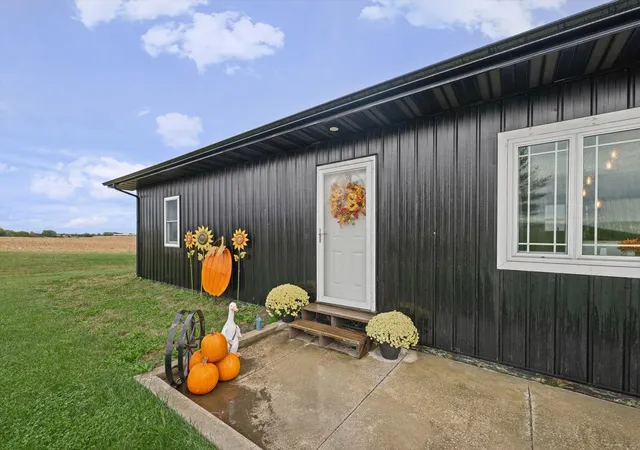 Photo 3 of Single family home for sale at 1523 County Rd 3300 N, Rantoul, IL 61866 | MLS# 12786313 | Listing updated on 2026-10-20