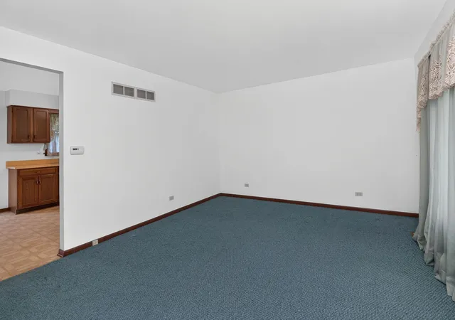 Photo 3 of Single family home for sale at 2976 Drover Ln, Darien, IL 60561 | MLS# 12786314 | Listing updated on 2026-10-22