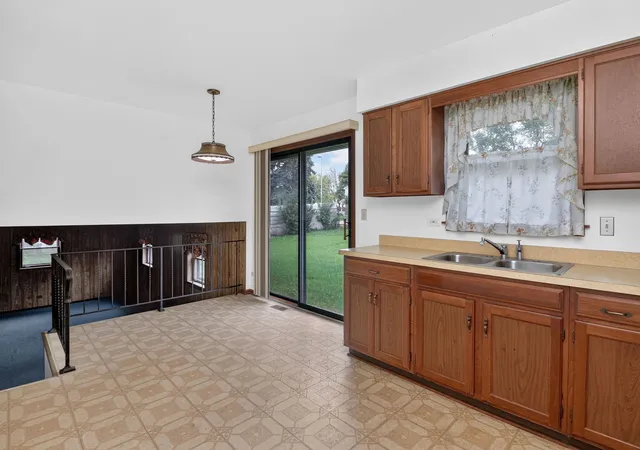 Photo 4 of Single family home for sale at 2976 Drover Ln, Darien, IL 60561 | MLS# 12786314 | Listing updated on 2026-10-22