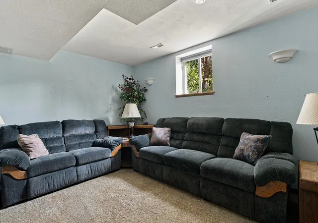 Photo 3 of Single family home for sale at 3611 Friendship Farm Rd, East Moline, IL 61244 | MLS# 12786320 | Listing updated on 2026-10-17