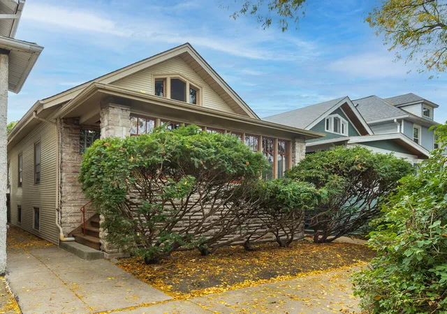 Photo 1 of Single family home for sale at 3335 W Eastwood Ave, Chicago, IL 60625 | MLS# 12786322 | Listing updated on 2026-10-20