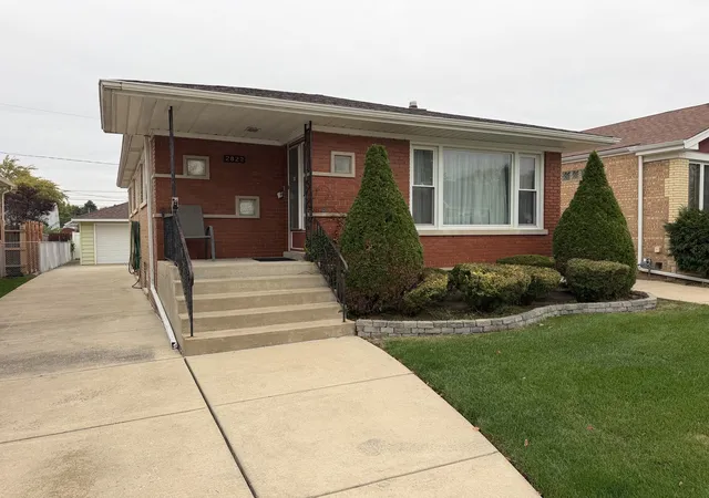 Single family home for sale at 2822 W 102nd Place, Evergreen Park, IL 60805 | MLS# 12786324