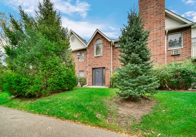 Photo 2 of Condo for sale at 1315 Cunat Ct #1D, Lake In The Hills, IL 60156 | MLS# 12786331 | Listing updated on 2026-10-20