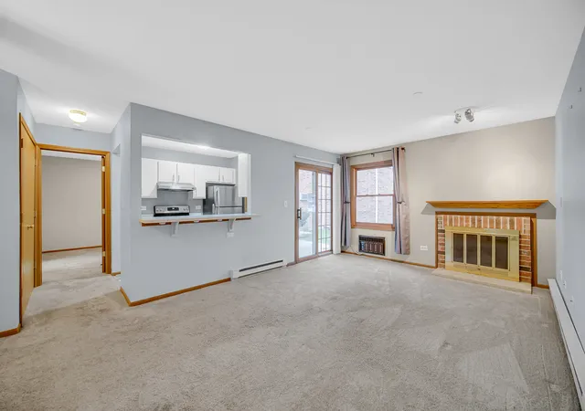 Listing Photo 4 - Condo for sale in building located at 1315 Cunat Ct, Lake In The Hills, IL 60156 - Unit #1D