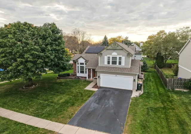 Photo 2 of Single family home for sale at 2035 N Green Brg Ln, Hanover Park, IL 60133 | MLS# 12786338 | Listing updated on 2026-10-20