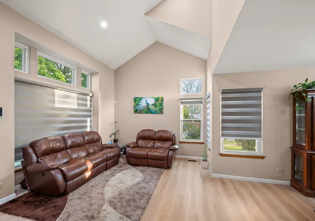 Photo 4 of Single family home for sale at 2035 N Green Brg Ln, Hanover Park, IL 60133 | MLS# 12786338 | Listing updated on 2026-10-20