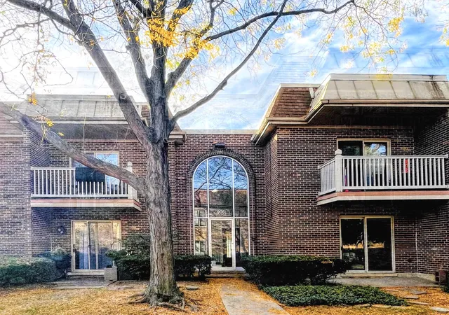 Photo 1 of Condo for sale at 906 W Alleghany Dr #2B, Arlington Heights, IL 60004 | MLS# 12786369 | Listing updated on 2026-10-21