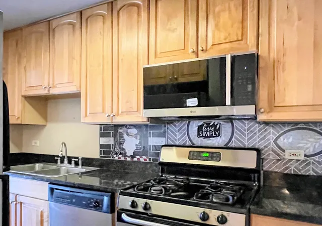 Photo 4 of Condo for sale at 906 W Alleghany Dr #2B, Arlington Heights, IL 60004 | MLS# 12786369 | Listing updated on 2026-10-21