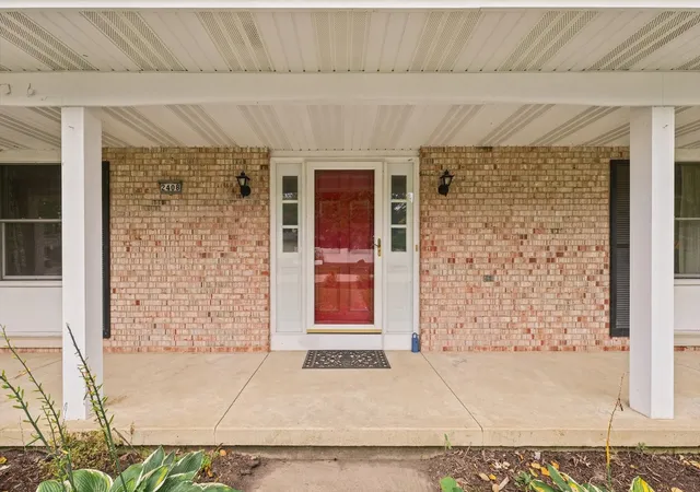 Photo 4 of Single family home for sale at 2408 Bedford Dr, Champaign, IL 61820 | MLS# 12786396 | Listing updated on 2026-10-23