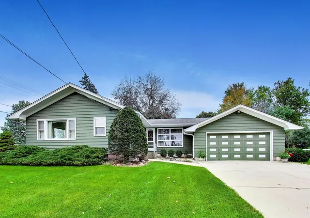Photo 2 of Single family home for sale at 3601 W Clover Ave, Mc Henry, IL 60050 | MLS# 12786409 | Listing updated on 2026-10-21