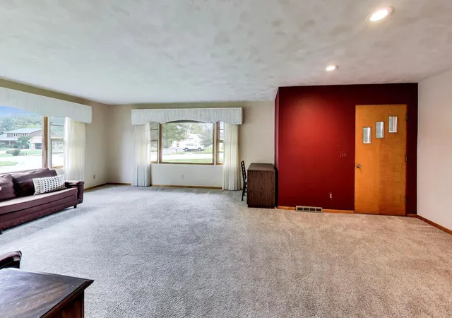 Photo 3 of Single family home for sale at 3601 W Clover Ave, Mc Henry, IL 60050 | MLS# 12786409 | Listing updated on 2026-10-21