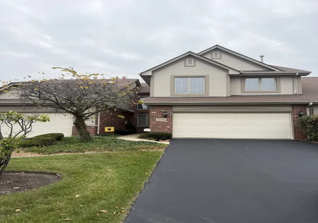 Photo 1 of Townhouse for sale at 21336 Settlers Pond Dr, Frankfort, IL 60423 | MLS# 12786415 | Listing updated on 2026-10-21
