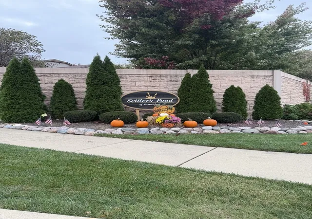 Photo 2 of Townhouse for sale at 21336 Settlers Pond Dr, Frankfort, IL 60423 | MLS# 12786415 | Listing updated on 2026-10-21