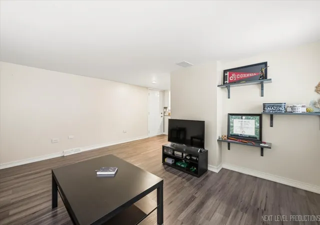 Photo 4 of Single family home for sale at 904 Kenilworth Pl, Aurora, IL 60506 | MLS# 12786430 | Listing updated on 2026-10-22