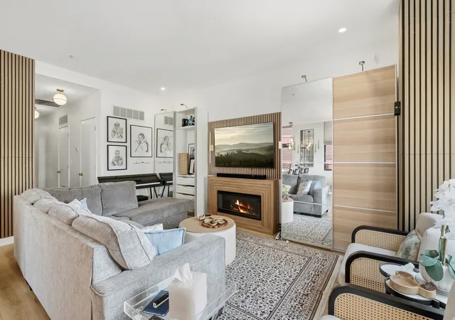 Photo 4 of Condo for sale at 330 S Michigan Ave #1601, Chicago, IL 60604 | MLS# 12786433 | Listing updated on 2026-10-21