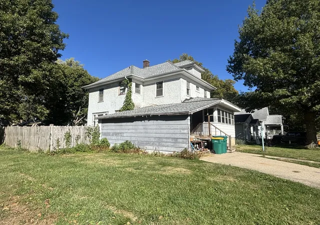 Photo 2 of Single family home for sale at 212 W Vine St, Villa Grove, IL 61956 | MLS# 12786442 | Listing updated on 2026-10-27