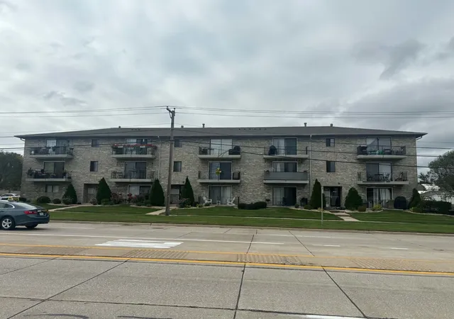 Condo for sale at 10936 S Central Ave #3B, Chicago Ridge, IL 60415 | MLS# 12786462
