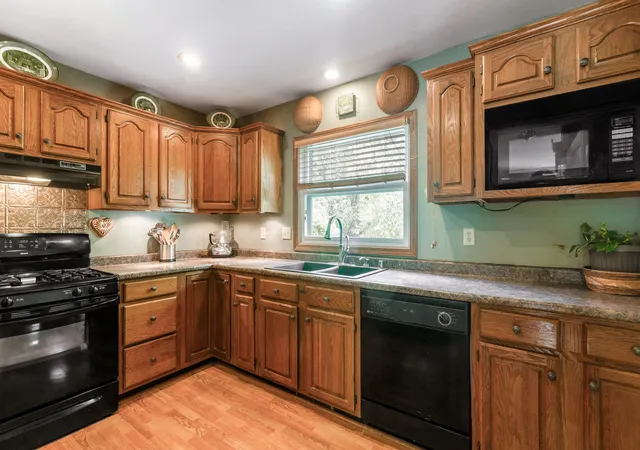 Photo 4 of Single family home for sale at 948 Cedar Dr, Burlington, WI 53105 | MLS# 12786465 | Listing updated on 2026-10-27
