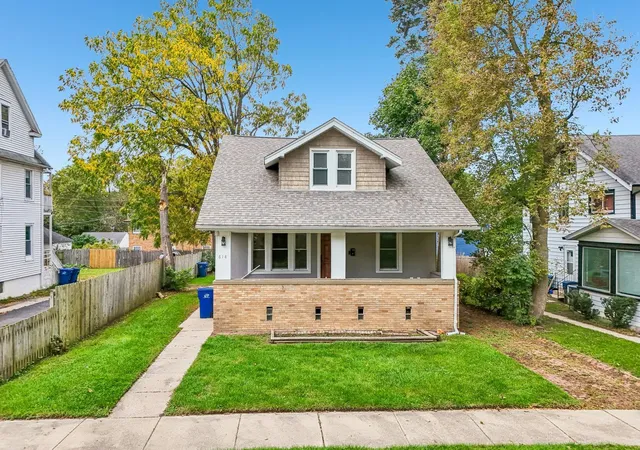 Photo 1 of Single family home for sale at 618 Sunderlin St, Waukegan, IL 60085 | MLS# 12786473 | Listing updated on 2026-10-22