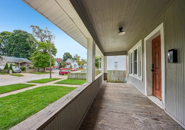 Photo 3 of Single family home for sale at 618 Sunderlin St, Waukegan, IL 60085 | MLS# 12786473 | Listing updated on 2026-10-22
