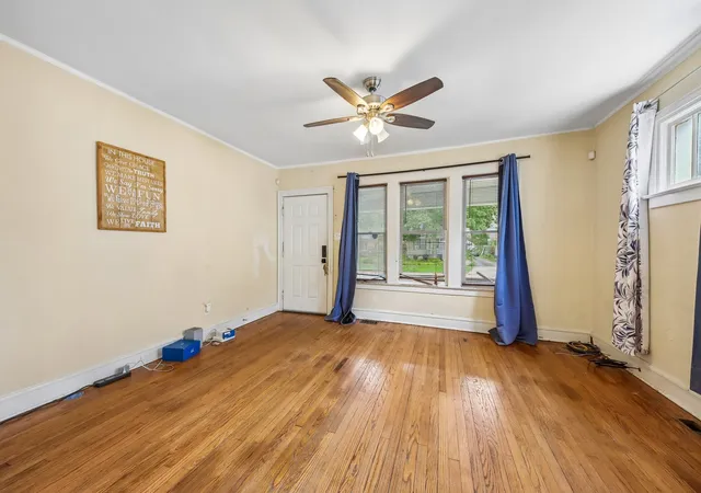 Photo 3 of Single family home for sale at 618 Sunderlin St, Waukegan, IL 60085 | MLS# 12786473 | Listing updated on 2026-10-22