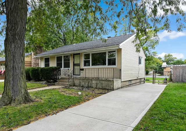 Photo 1 of Single family home for sale at 15548 Elm St, South Holland, IL 60473 | MLS# 12786476 | Listing updated on 2026-10-20