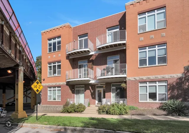 Photo 1 of Condo for sale at 946 W Ferry St #3W, Chicago, IL 60622 | MLS# 12786480 | Listing updated on 2026-10-21