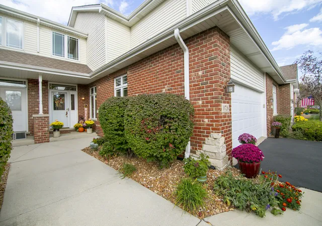 Photo 2 of Townhouse for sale at 10726 Canterbury Dr, Mokena, IL 60448 | MLS# 12786486 | Listing updated on 2026-10-23