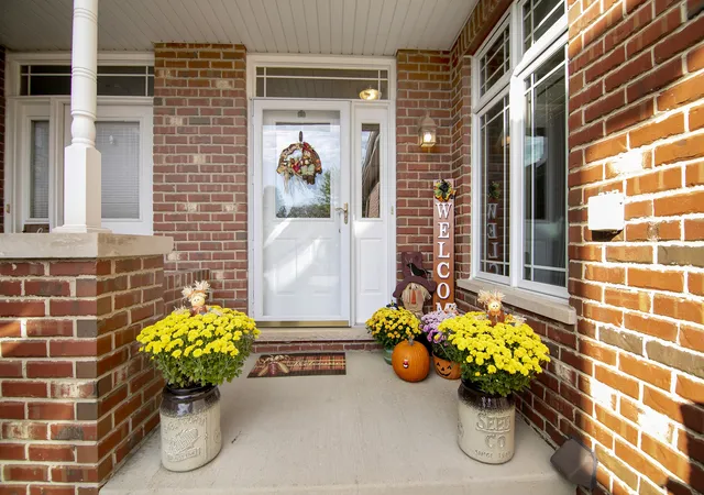 Photo 3 of Townhouse for sale at 10726 Canterbury Dr, Mokena, IL 60448 | MLS# 12786486 | Listing updated on 2026-10-23