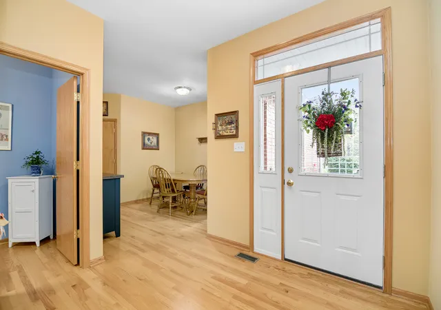 Photo 4 of Townhouse for sale at 10726 Canterbury Dr, Mokena, IL 60448 | MLS# 12786486 | Listing updated on 2026-10-23