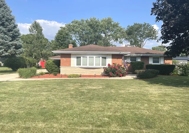 Single family home for sale at 533 Woodview Ave, Elk Grove Village, IL 60007 | MLS# 12786504