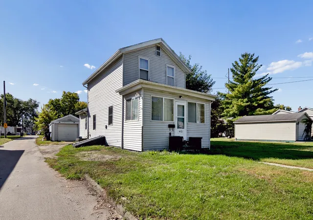 Photo 3 of Single family home for sale at 413 W Superior St, Ottawa, IL 61350 | MLS# 12786511 | Listing updated on 2026-10-23