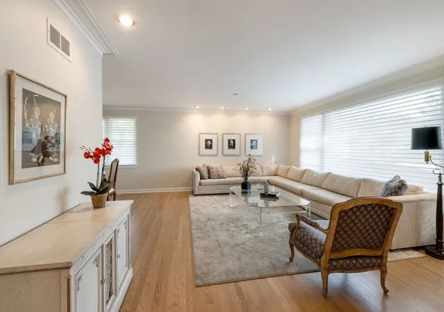 Photo 4 of Single family home for sale at 4401 W Lunt Ave, Lincolnwood, IL 60712 | MLS# 12786512 | Listing updated on 2026-10-29