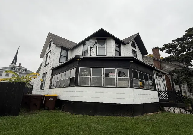 Photo 2 of Multi family home for sale at 236 W Broadway, Freeport, IL 61032 | MLS# 12786518 | Listing updated on 2026-10-21
