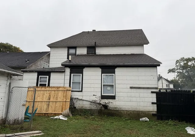 Photo 3 of Multi family home for sale at 236 W Broadway, Freeport, IL 61032 | MLS# 12786518 | Listing updated on 2026-10-21