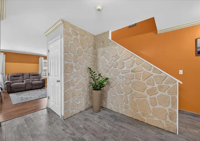 Photo 3 of Townhouse for sale at 1554 Glacier Cir, Crystal Lake, IL 60014 | MLS# 12786528 | Listing updated on 2026-10-21