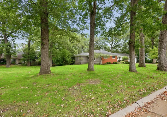 Photo 4 of Single family home for sale at 5 Hawthorne Rd, Rock Island, IL 61201 | MLS# 12786532 | Listing updated on 2026-10-20