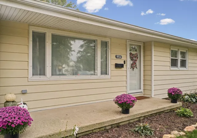 Photo 3 of Single family home for sale at 125 Maple St, Gibson City, IL 60936 | MLS# 12786534 | Listing updated on 2026-10-21